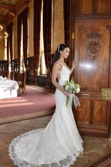 Abito da Sposa in Pizzo Romantico in Pizzo V-Scollo A Terra